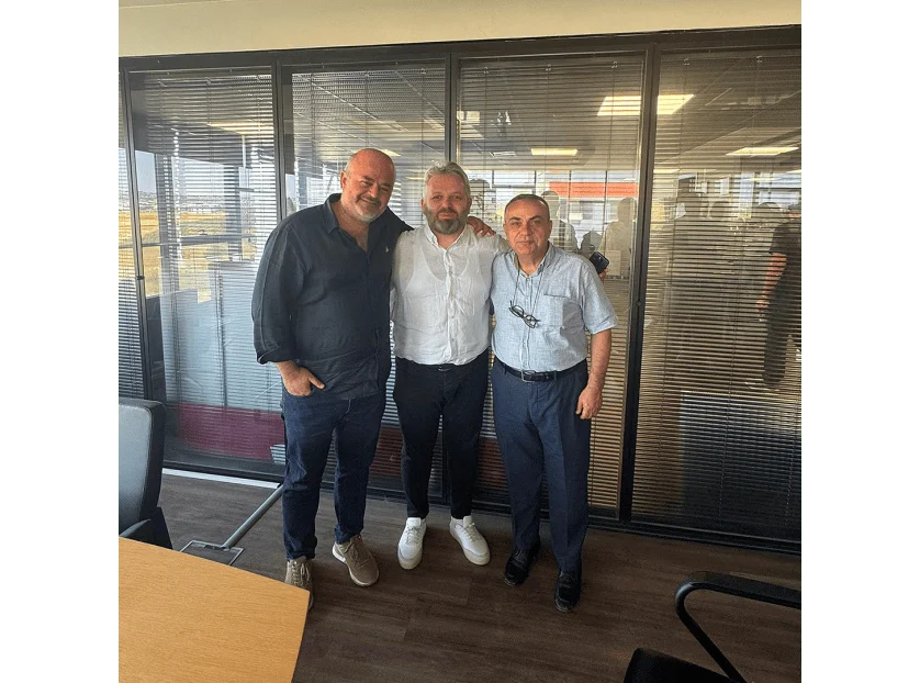 KENDAL ELEKTRİK SATIŞ EKİBİNDE BAYRAK DEĞİŞİMİ KENDAL ELEKTRİK SATIŞ EKİBİNDE BAYRAK DEĞİŞİMİ